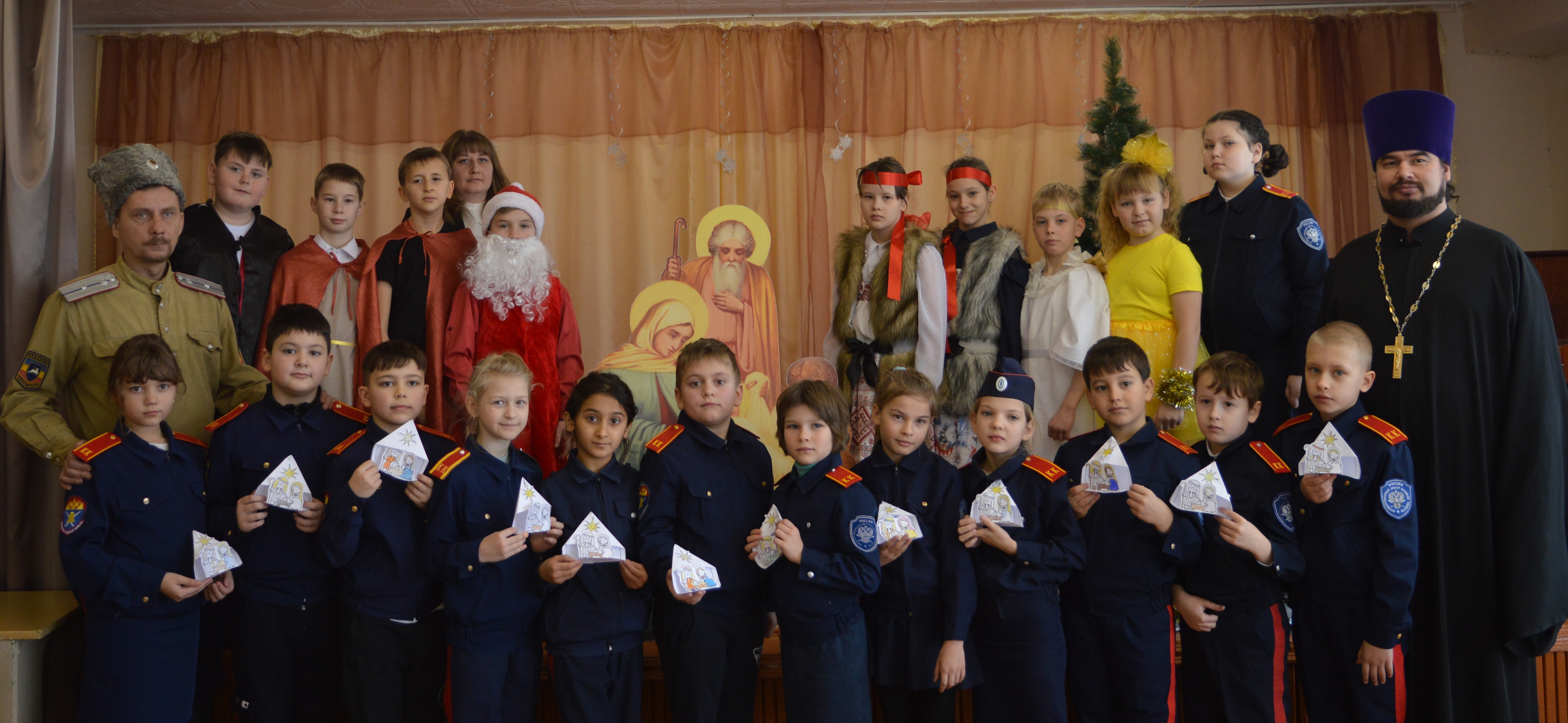 Классы кадетско-казачей направленности: показ спектакля «Свет Рождетсва Христова» для младших казачат.